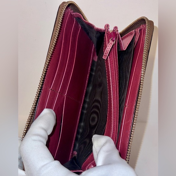 Gucci, Microguccissima Pattern Patent Leather Continental Wallet, Authentic - Picture 9 of 15